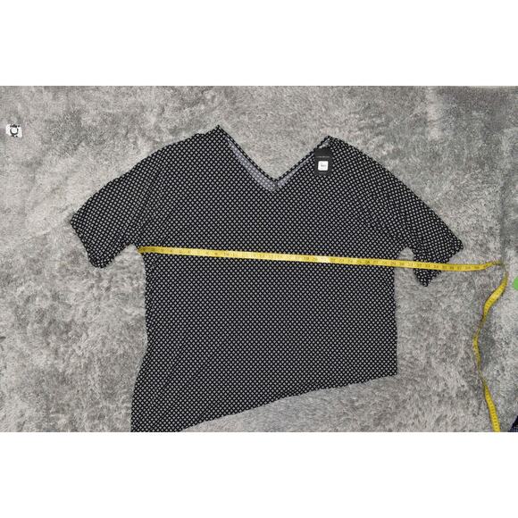 NEW Lane Bryant Black Blouse 26/28 Plus V Neck Floral Short Sleeve Asymmetrical - Picture 2 of 8